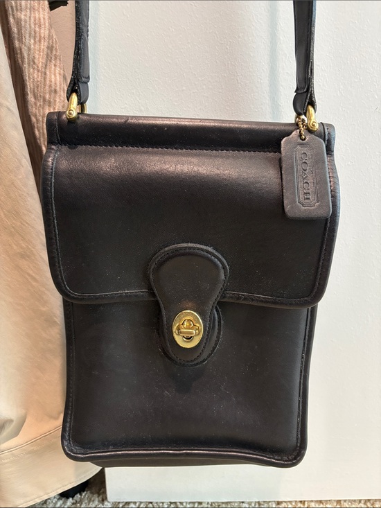 Coach Handbags - Coach Black Leather Turn-Lock Shoulder Crossbody with Gold Hardware